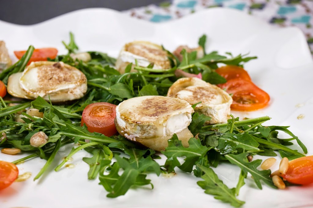[Low Carb] Rucola Salad with baked pears-goat-cheese-taler and honey sauce 