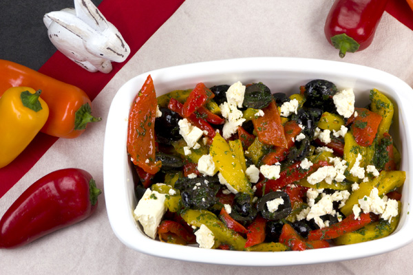 Recipe [Low Carb] Pepper salad with olives, parsley and feta 