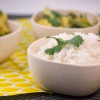 Vegetarian cauliflower curry with mangetouts