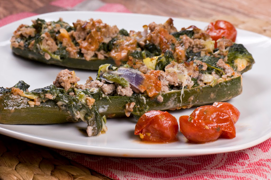 Stuffed zucchini with leaf spinach, minced meat and goat's cheese Stuffed zucchini with leaf spinach, minced meat and goat's cheese