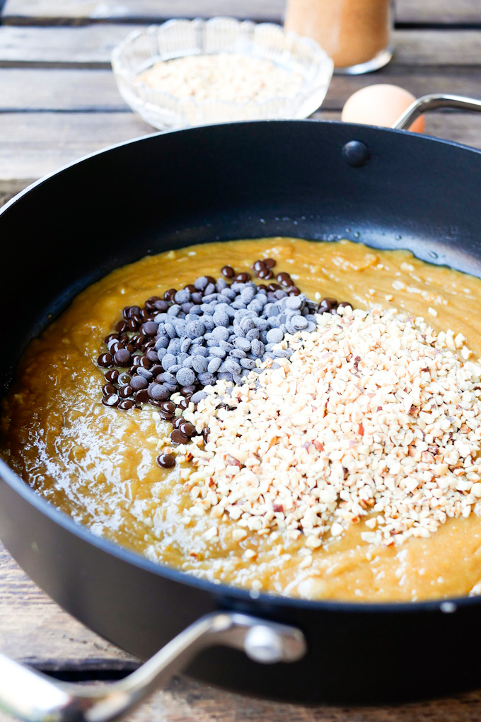  Giant One Pot Cookie with dark chocolate and hazelnuts 