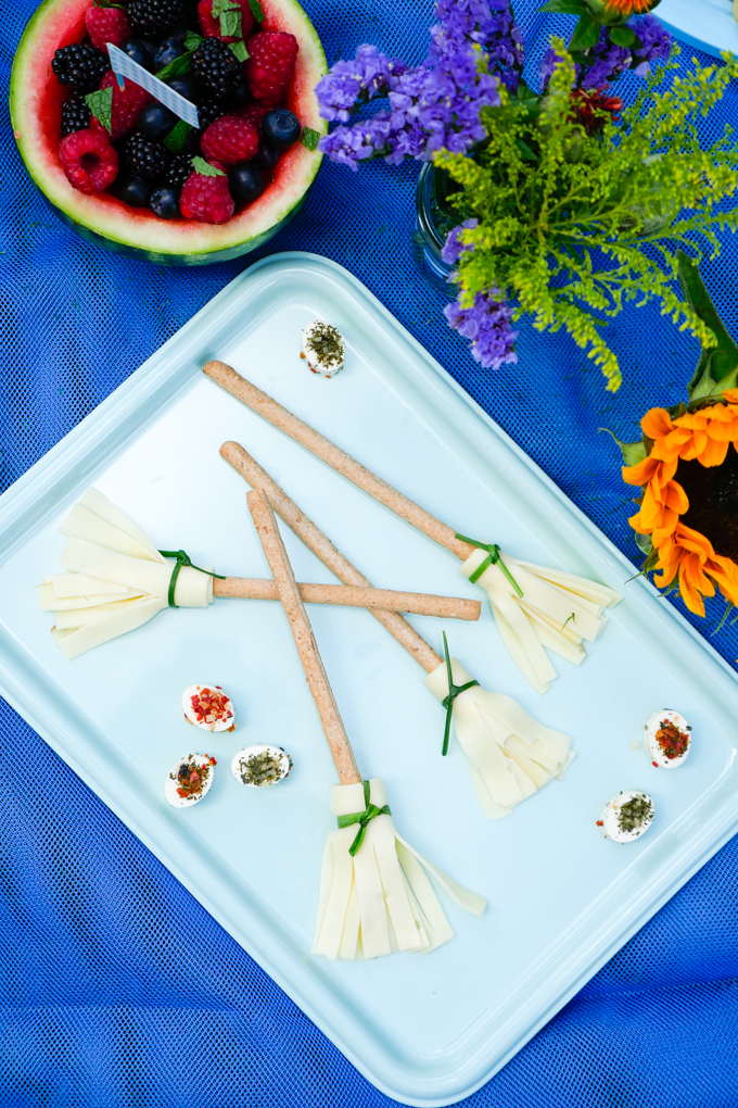  Witch broom with Fol Epi cheese, sesame sticks and chives 