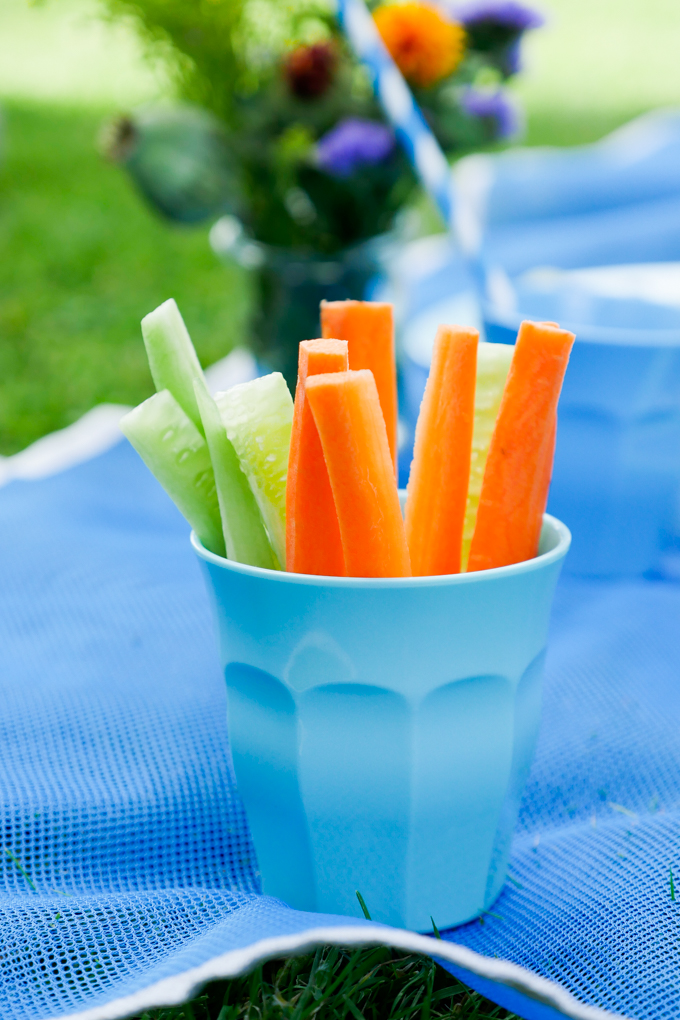  Carrot and cucumber pegs for a healthy picnic 