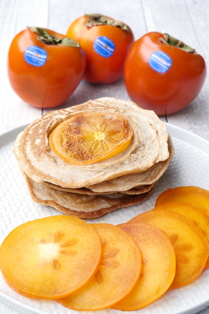 Sugar-free pancakes with spelled flour, almond milk and maple syrup