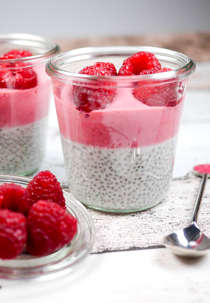 Superfood-Power: recipe for chia pudding with raspberries
