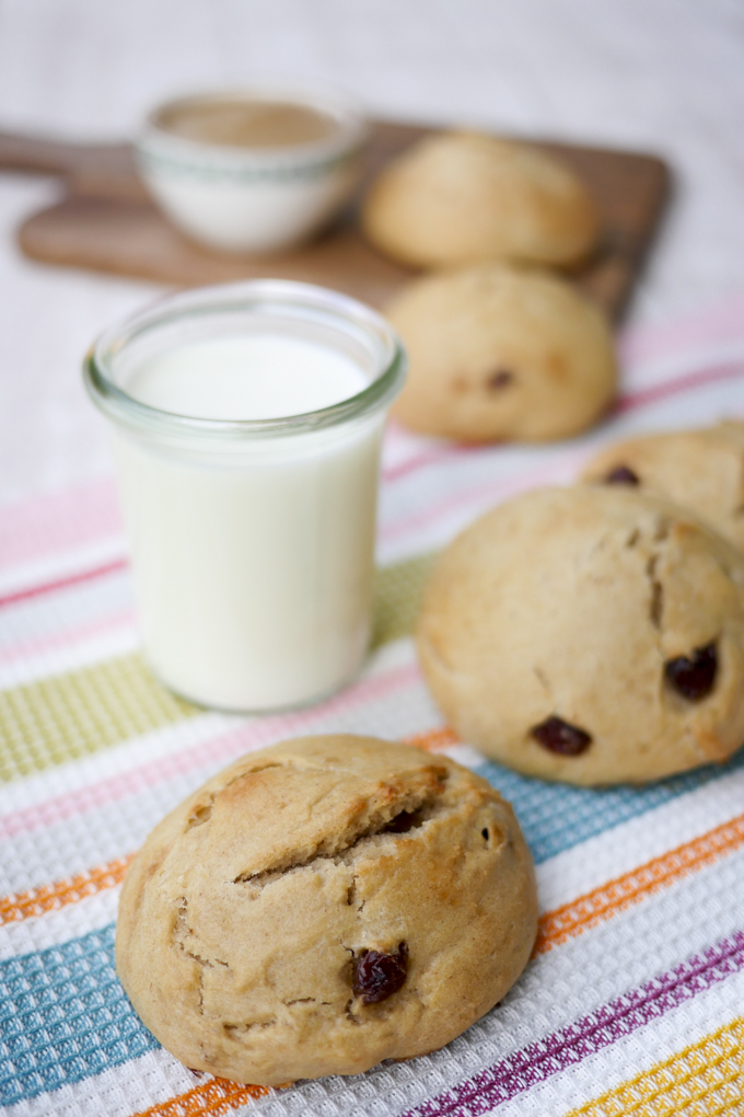 The very best healthy milk rolls with applesauce - perfect for kids