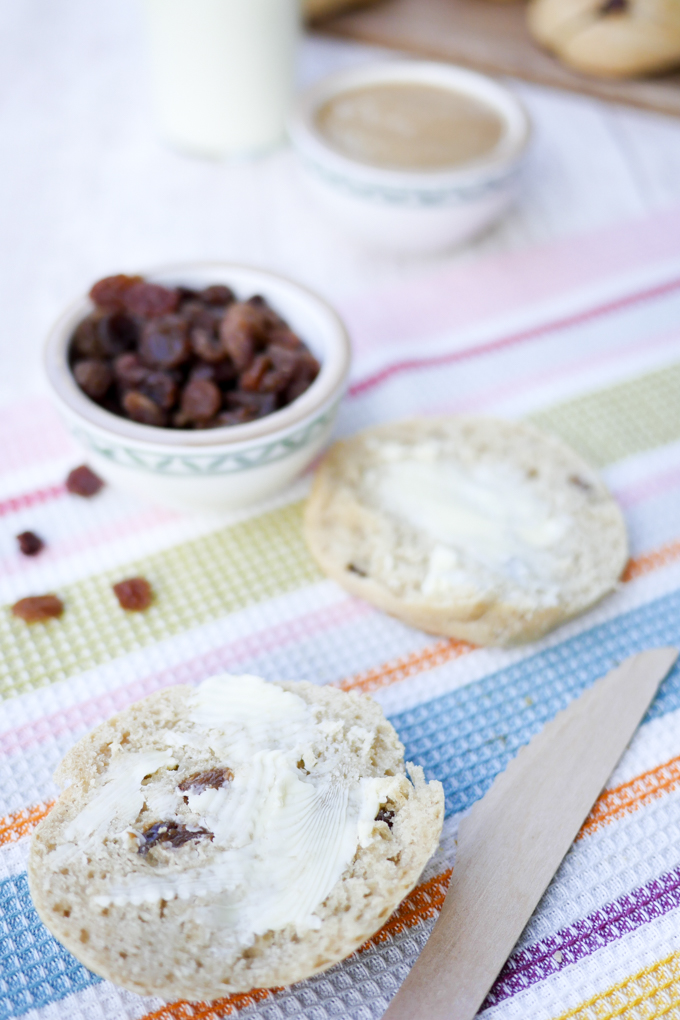 Healthy and tasty raisin bun with apple pie, Dinke flour and milk for children 