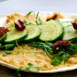Wraps with zucchini and dried tomatoes