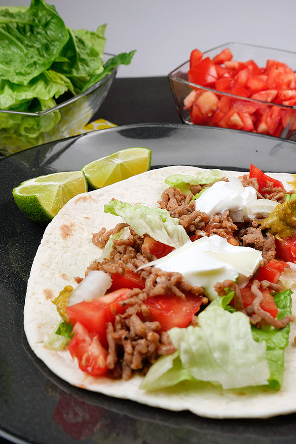 Topfhelde - Wraps with minced meat and guacamole 