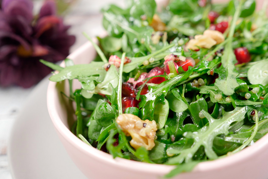 Recipe Quinoa salad with pomegranate, rocket, corn salad and walnuts